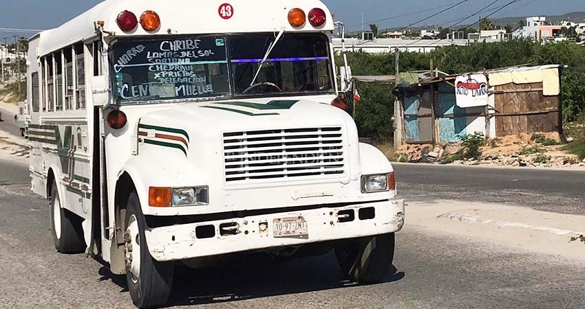 Siguen usuarios sin respetar medidas sanitarias en transporte público