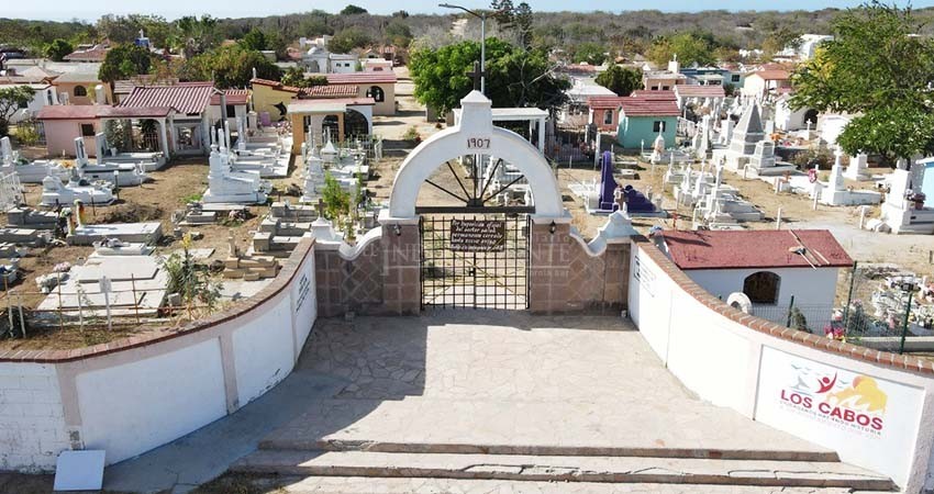 Por celebración de Día de Muertos, ordenan cierre de panteones en BCS