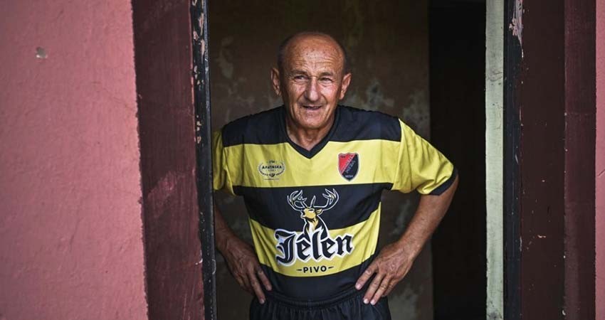 Futbolista se mantiene activo a los casi 67 años
