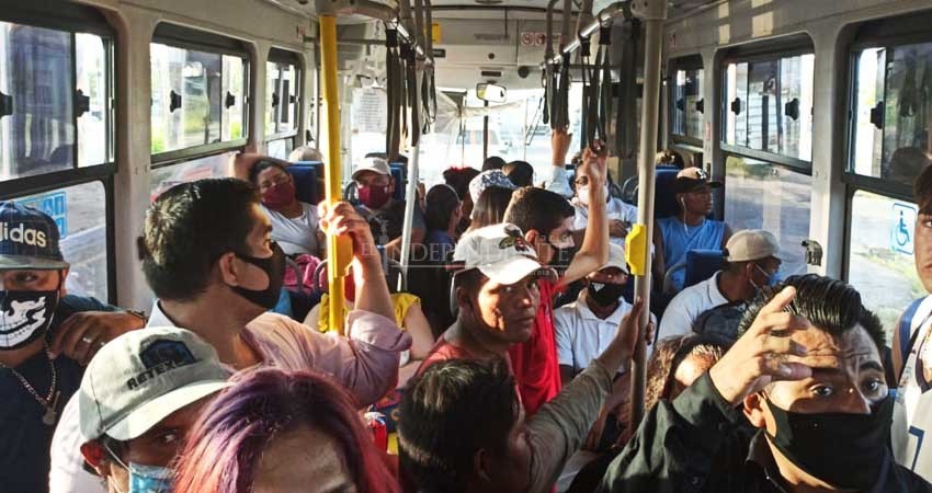 Usuarios de transporte público violan protocolos sanitarios por COVID-19