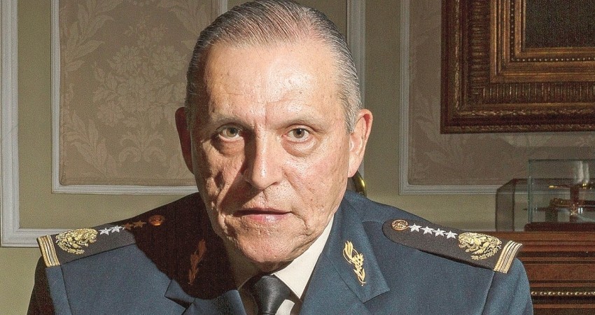 Es detenido en E.U. el ex secretario de la SEDENA