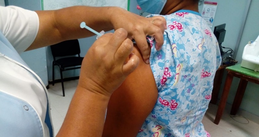 Aplica ISSSTE BCS vacuna contra la influenza a grupos vulnerables