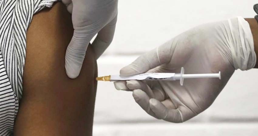 AstraZeneca y Oxford reanudan prueba de vacuna contra covid en EU