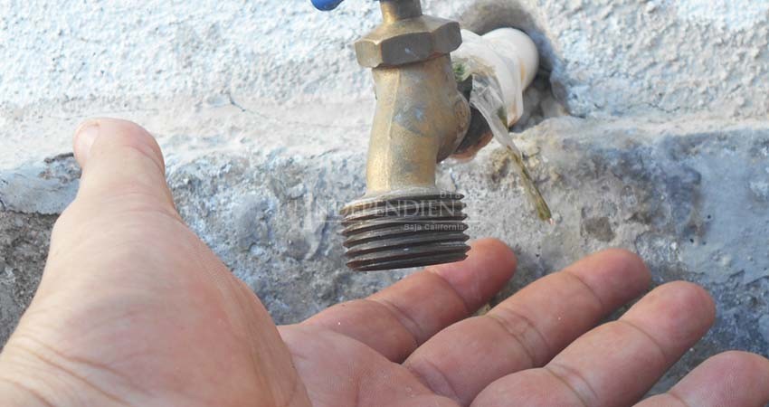 Estamos en la disposición de resolver quejas por altos cobros de agua: Regidor