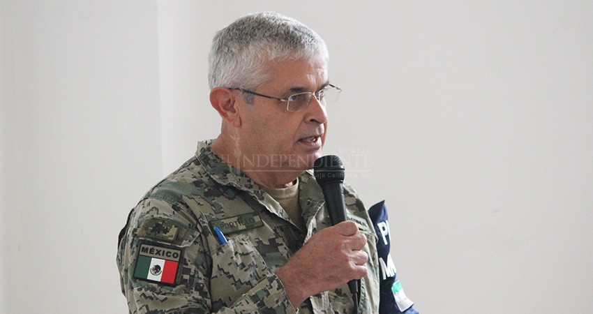 Comandante de la Marina dedica “corrido” a Víctor Castro