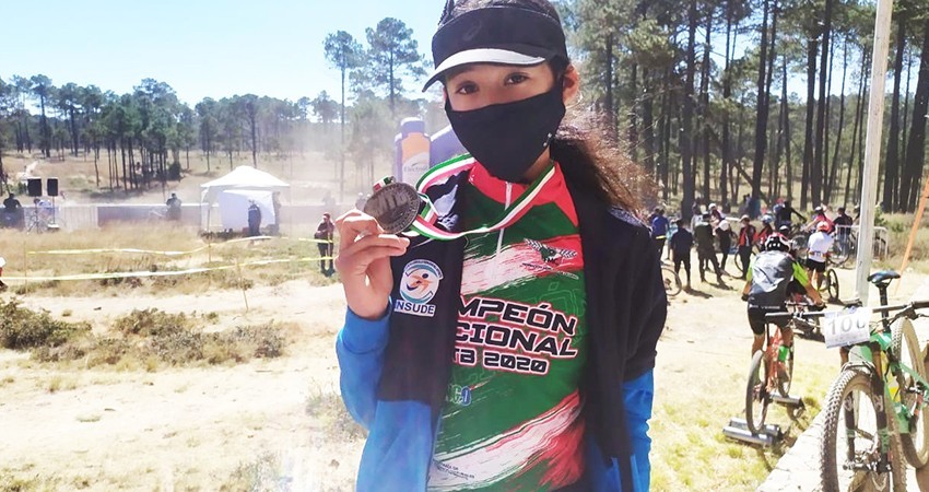 Refrenda Nabienka Garcia Bareño título nacional de MTB