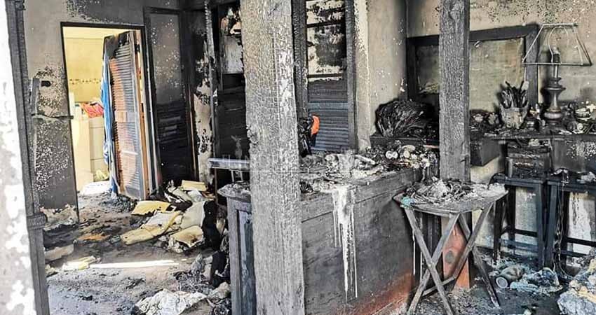 Rescatan a hombre de voraz incendio provocado por una veladora de altar