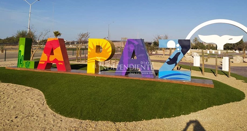 Entrega Rubén Muñoz remodelación del monumento “Cola de la Ballena”