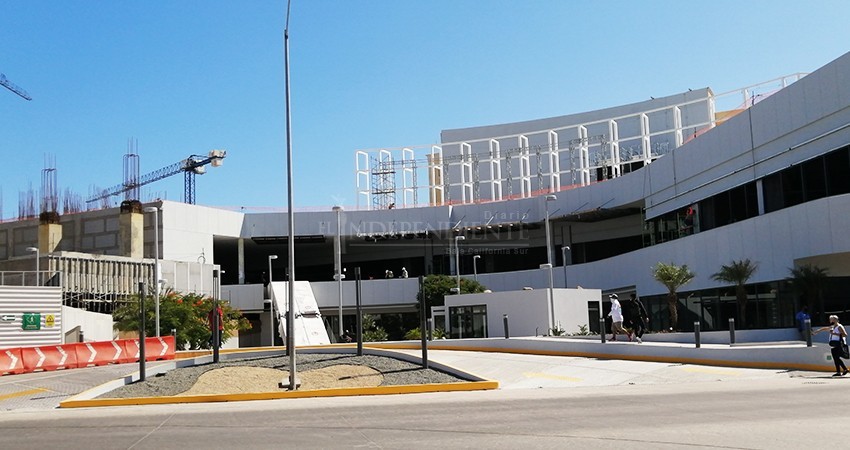 Revisa Tránsito y Vialidad conflicto por obras de Puerto Paraíso en CSL