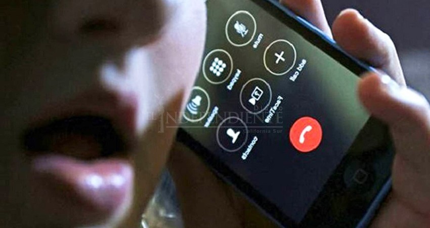 Policías municipales evitan extorsión telefónica