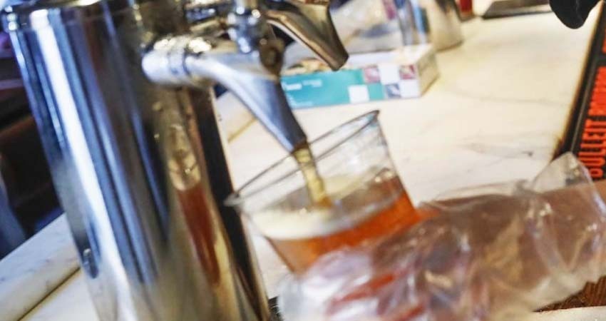 Compró solo una cerveza y dejó $60 mil de propina