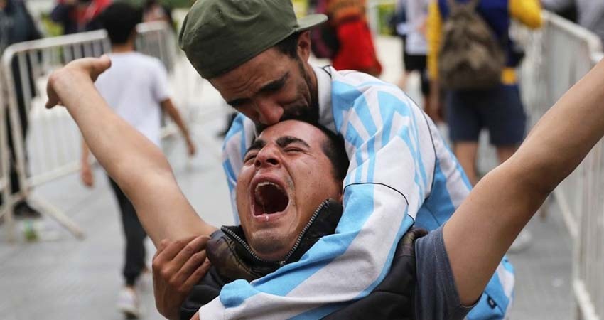 Caos y represión en el masivo adiós a Maradona