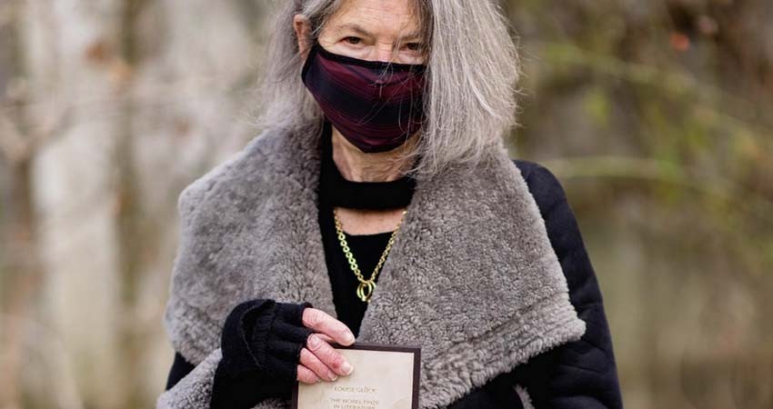 Louise Glück recibió el Nobel con evocaciones a Dickinson y Blake