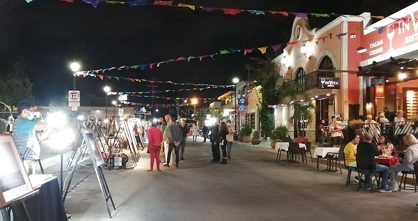 Con sana distancia, pero ‘ahorcada’ vialidad el viernes de “Viva La Plaza”