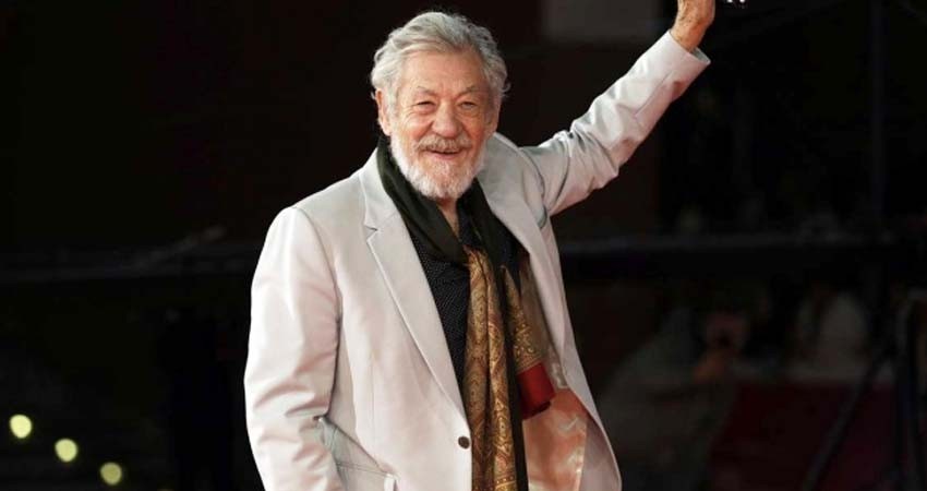 Así reaccionó 'Gandalf' al recibir vacuna de Covid-19