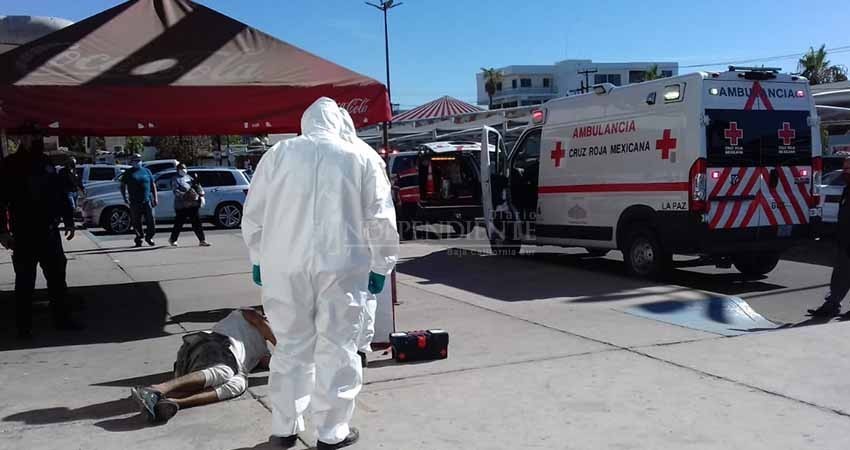 Se desmaya contagiado de Covid en las puertas de tienda Ley