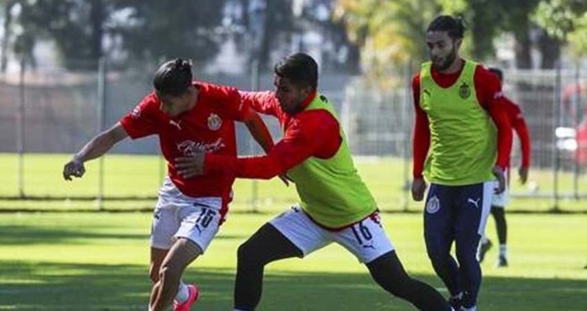 Chivas está para mantenerse entre los punteros, afirma 'Chapo' Sánchez