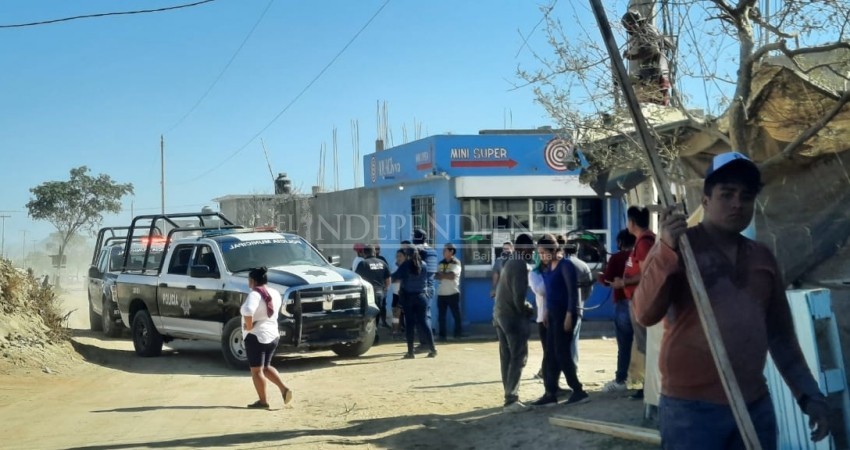 Desconectan de la red de energía eléctrica a invasores