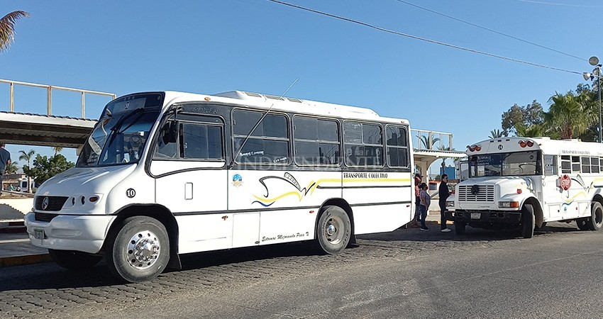 Falta infraestructura para ascenso y descenso de usuarios del transporte público