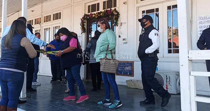 Sindicalizados de Mulegé toman el Palacio de Madera