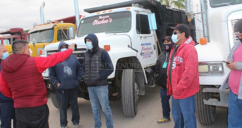 Hoy tampoco se recolectará la basura en La Paz: transportistas mantienen bloqueo