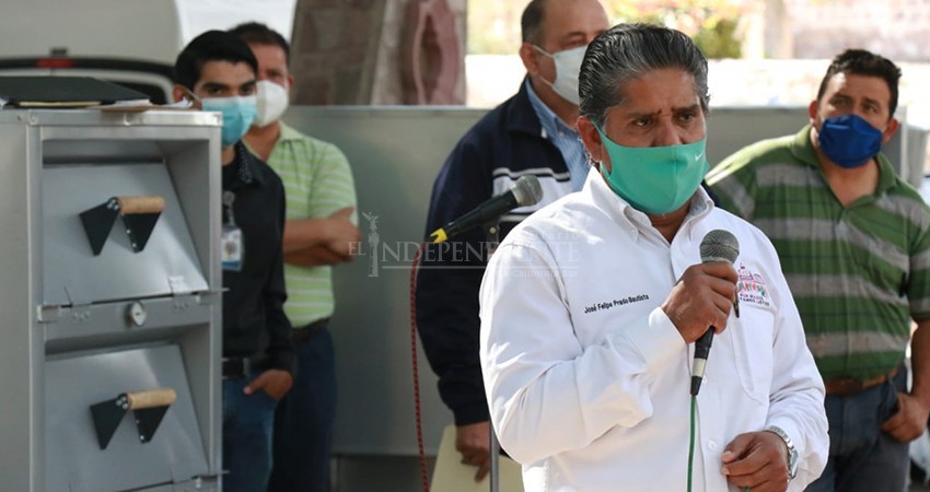 Con un “diablito”, alcalde reconecta al municipio de Mulegé a la red eléctrica