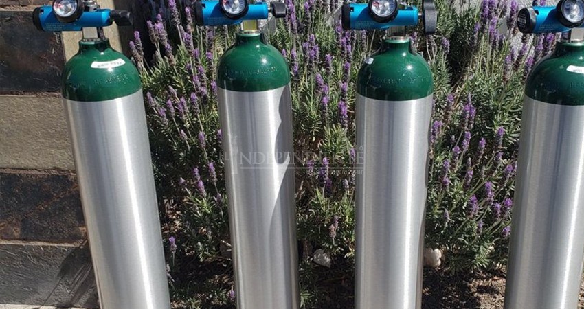 Respiro de oxígeno en La Paz: Sin costo, ciudadano lleva tanques a necesitados