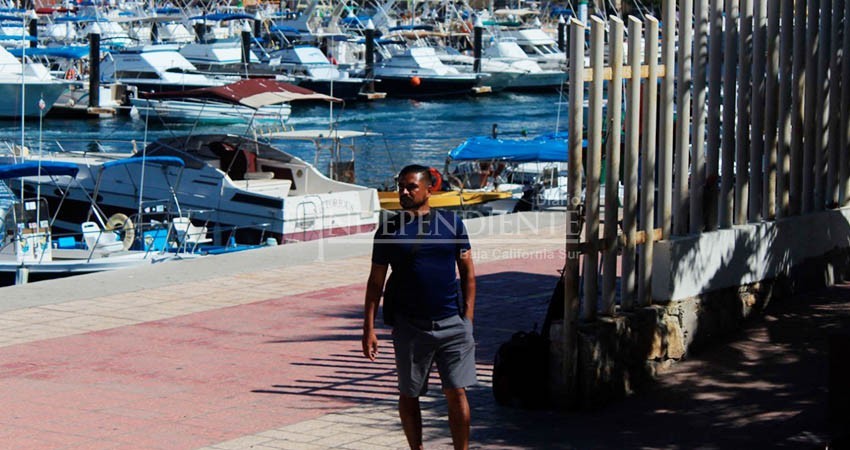 Proponen apercibir a turistas que no usen cubrebocas