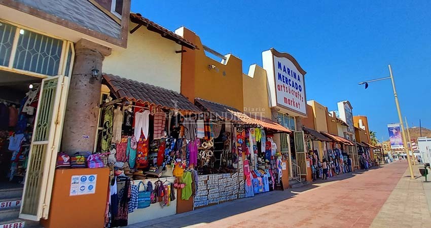En crisis comerciantes del Mercado de Artesanías de la marina turística de CSL
