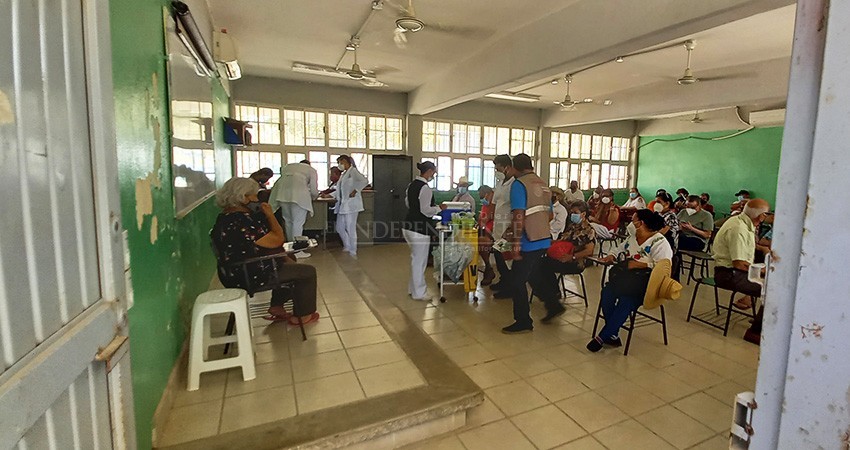 Estrés y desinformación en el segundo día de vacunación contra el Covid-19