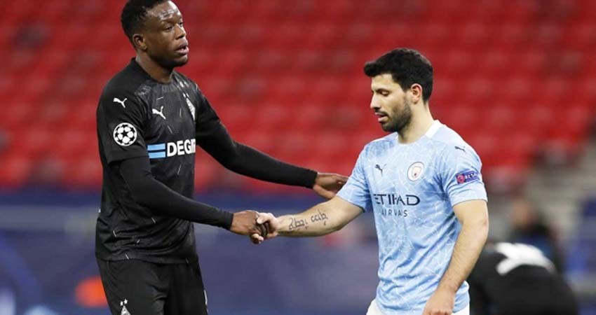 ‘No me pasan la pelota’, se fastidia Agüero