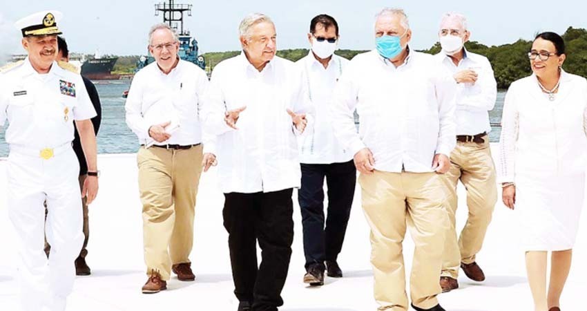 Que resuelva la Corte, pide López Obrador; critica amparos de empresas