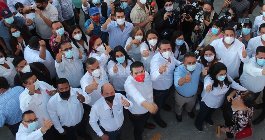 Ricardo Barroso registra ante el IEE su candidatura a la presidencia municipal de La Paz