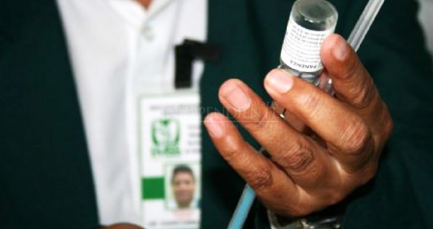 Personal de salud en BCS  recibe segunda dosis de vacuna contra COVID-19