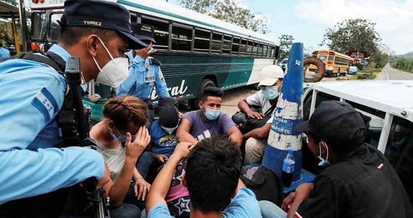 Honduras disuelve caravana migrante con destino a EU