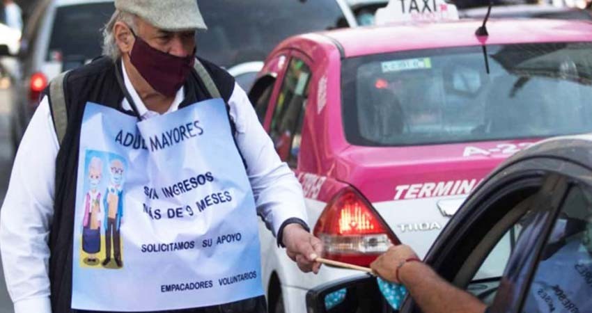 Abuelitos ya pueden volver como empacadores voluntarios: INAPAM