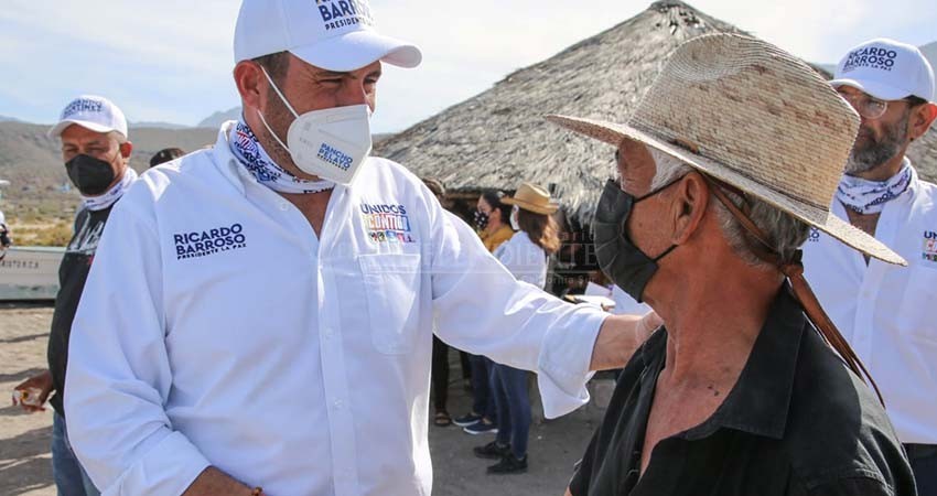Llega Ricardo Barroso hasta San Evaristo; compromete mejorar caminos rurales para reactivar economía de productores