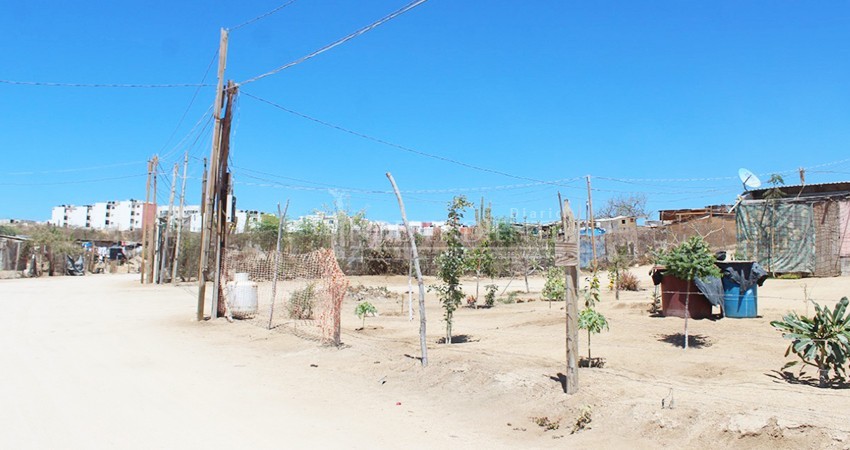 Los candidatos ya están politizando las pipas de agua en invasiones, denuncian residentes