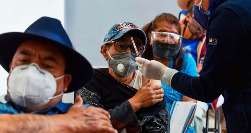 Preparan vacunas para maestros y adultos de 50 años