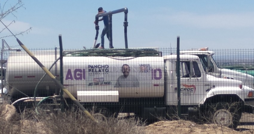 Huachicol de agua en La Paz hace promoción a candidato de Unidos Contigo