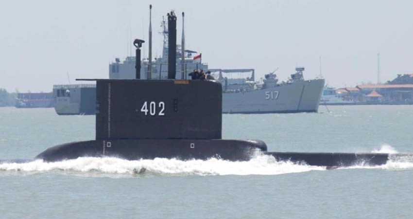 Desaparece submarino en Indonesia con 53 personas a bordo