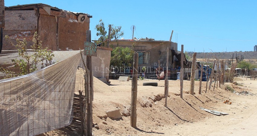 Agua y energía eléctrica, la incertidumbre de las familias de la invasión López Obrador