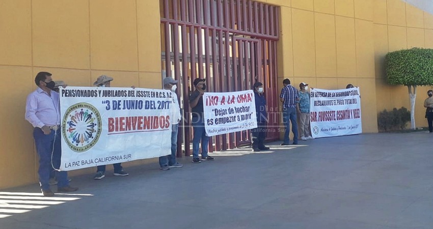 Gobierno del Estado e ISSSTE nos deben más de mil millones de pesos: Jubilados