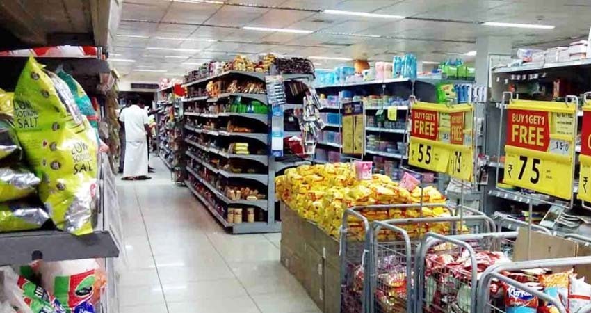 Cliente de 'súper' se quejó de insulto racista; la tienda lo corrió del lugar