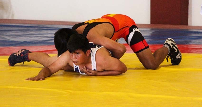 Evaluaran a luchadores Sudcalifornianos para regional de nacionales CONADE