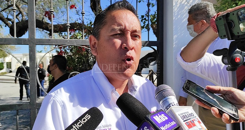 Obras de “grupos privilegiados” del gobierno dejan fuera a locales: Adonai Carreón