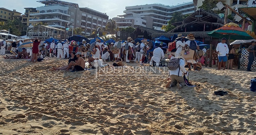 No más masajes ni venta de comida en playas de Los Cabos: Inspección Fiscal
