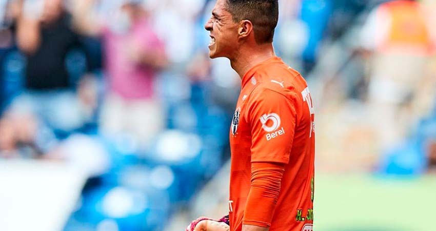 Directiva de Rayados dejaría fuera a Hugo González por rechazo de la afición