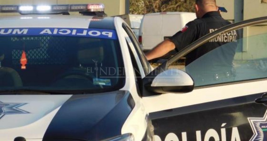 Le dieron un navajazo para despojarla de su carro