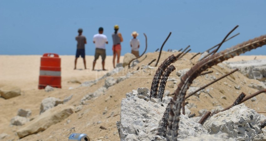 Convoca ciudadanía a sumar esfuerzos para retirar escombro en arroyo de Costa Azul